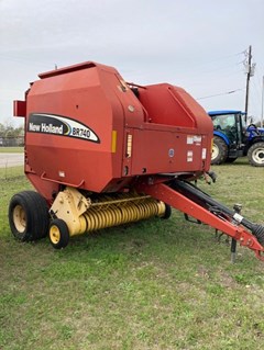 Baler-Round For Sale:  New Holland BR740 