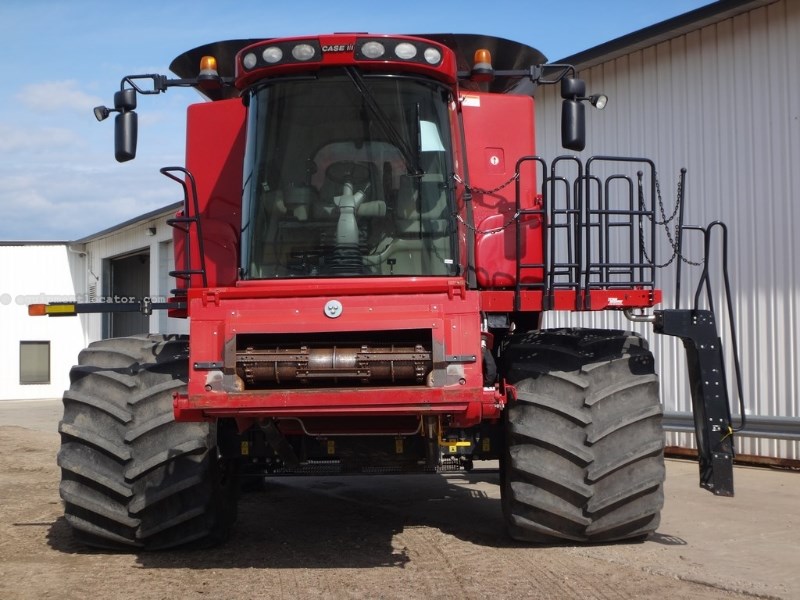 Photos of 2011 Case IH AF8120, 819 Sep Hr, RWA, RT, Auto Steer, Chopper