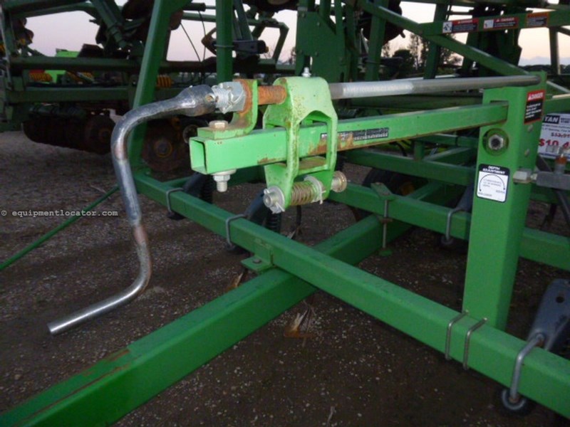 1998 John Deere 985, 50', Coil Tine, Sweeps, 6" Spacing Field