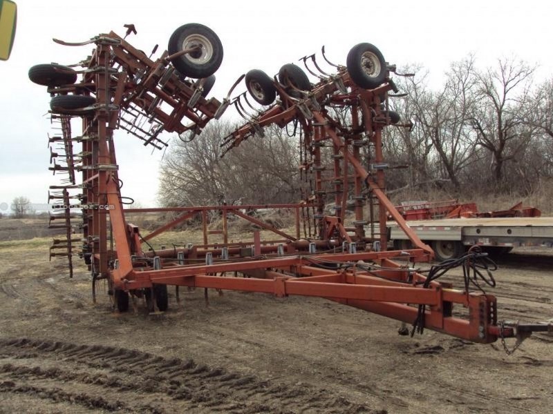 Photos of WilRich 3400, 54', 5 Sec, Sweeps, 7" Spacing Field