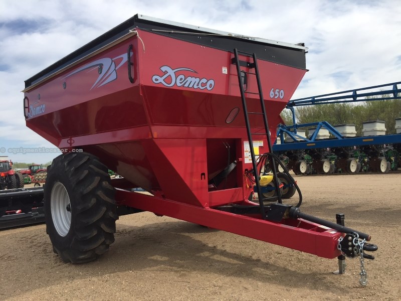 2013 Demco NEW Aged, 650, 120" Axle, Adj Auger, Roll Tarp Grain Cart