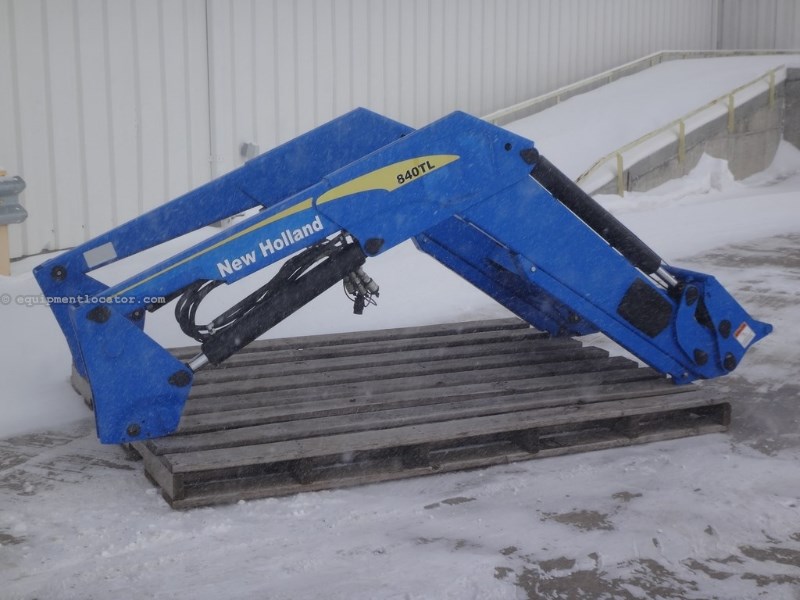 2009 New Holland 840TL, Fits T5 or T6 Series Tractors Front End Loader