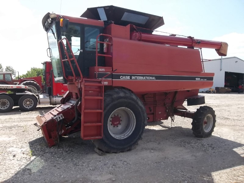 1993 Case IH 1666 Combine For Sale