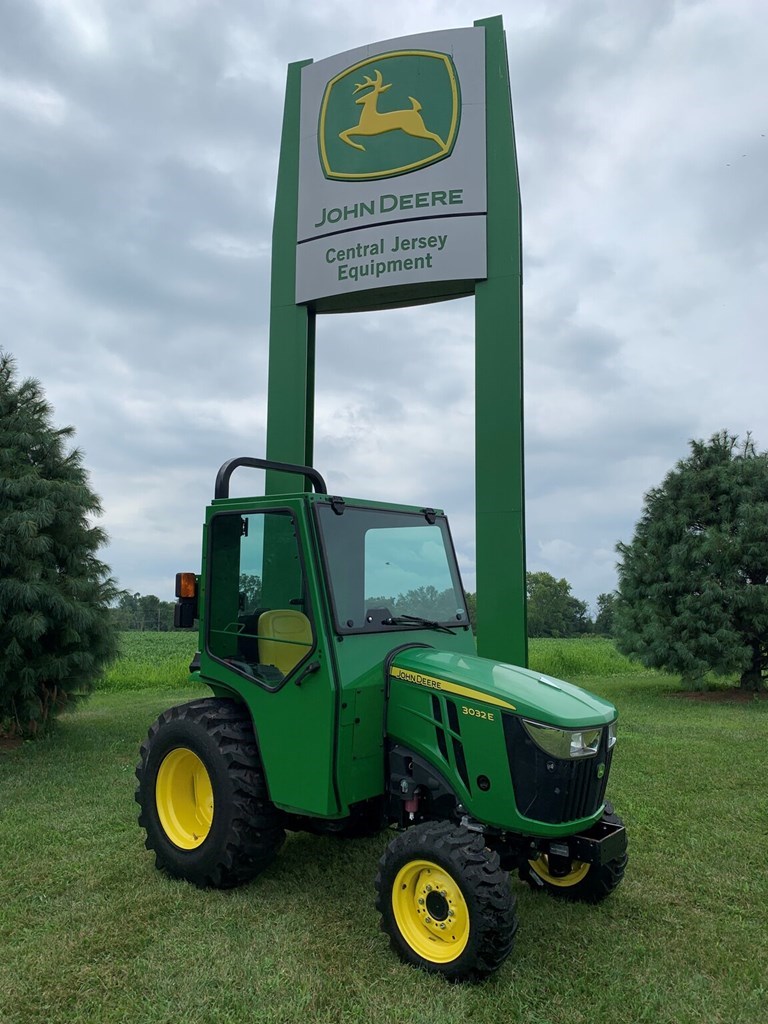2018 John Deere 3032E Tractor - Compact Utility For Sale