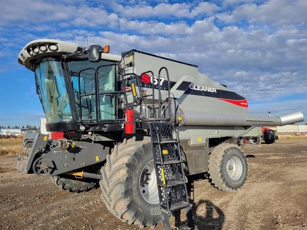 2011 Gleaner S67 Combine For Sale