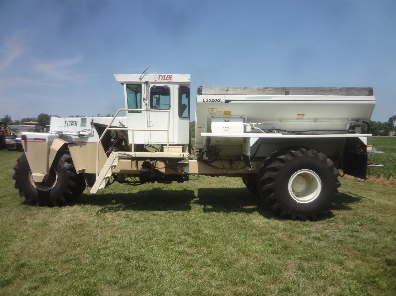 1996 Tyler 3330 Floater/High Clearance Spreader For Sale