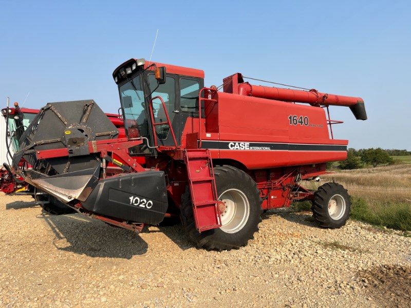 Case IH 1640 Combine For Sale