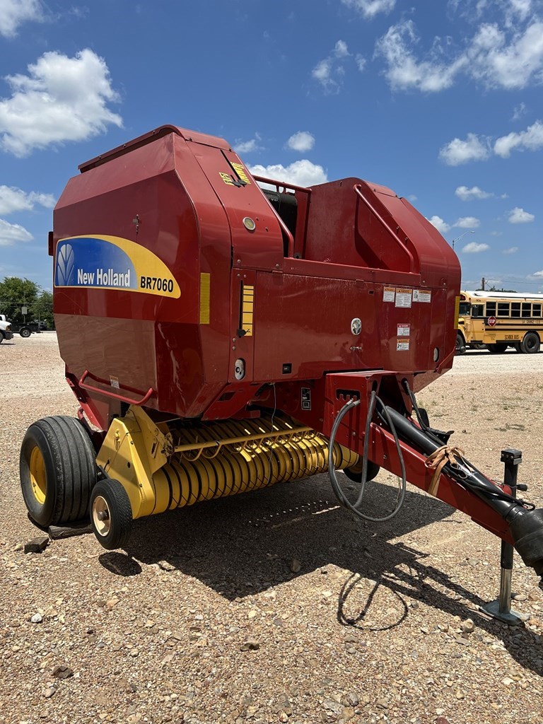 2010 New Holland BR7060 Baler-Round For Sale