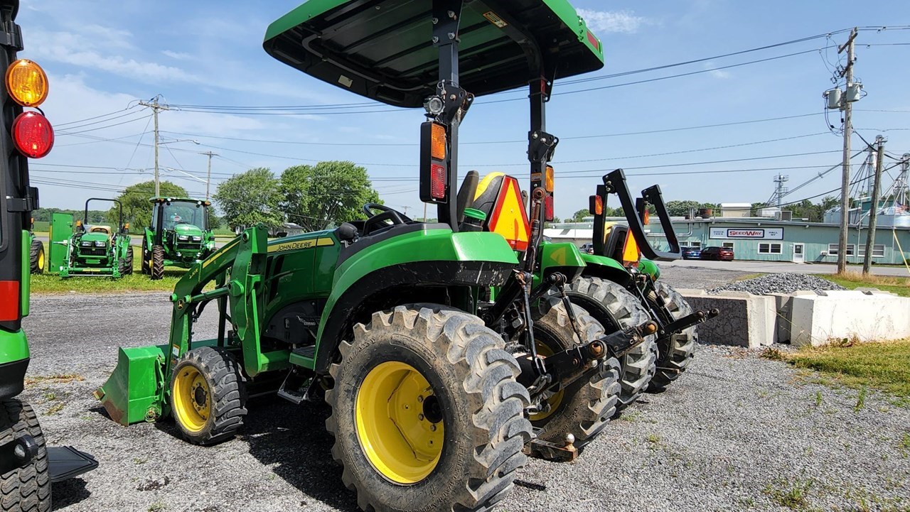 2018 John Deere 2032R Tractor - Compact Utility For Sale