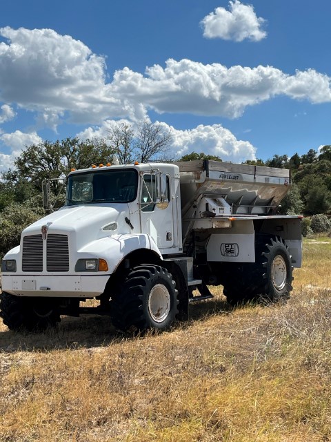 1996 Kenworth T300 Floater/High Clearance Spreader For Sale