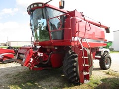 Combine For Sale 1995 Case IH 2166 , 215 HP