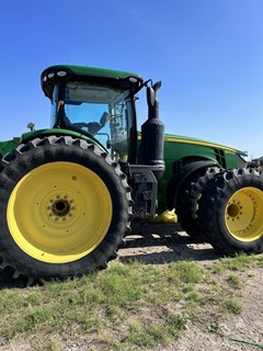 Tractor - Row Crop For Sale 2017 John Deere 8270R , 270 HP