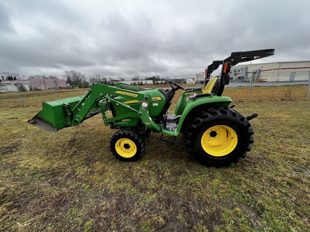 2017 John Deere 3025E Tractor - Compact Utility For Sale