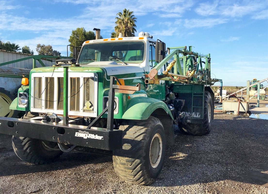 1997 Loral 3010 Floater/High Clearance Spreader For Sale