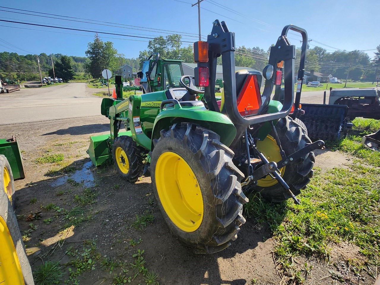 2016 John Deere 3025E Tractor - Compact Utility For Sale