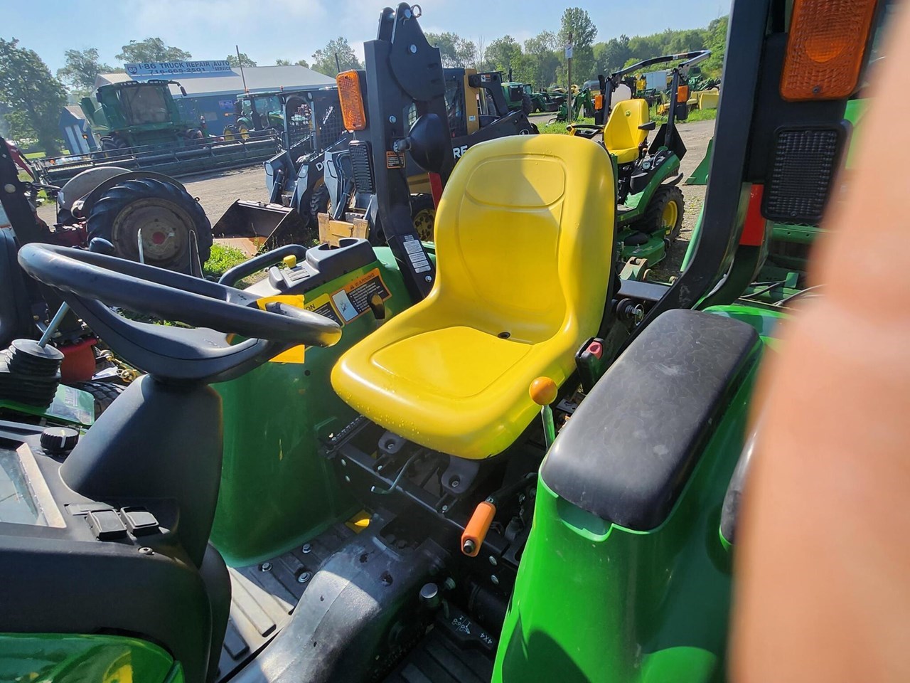 2016 John Deere 3025E Tractor - Compact Utility For Sale