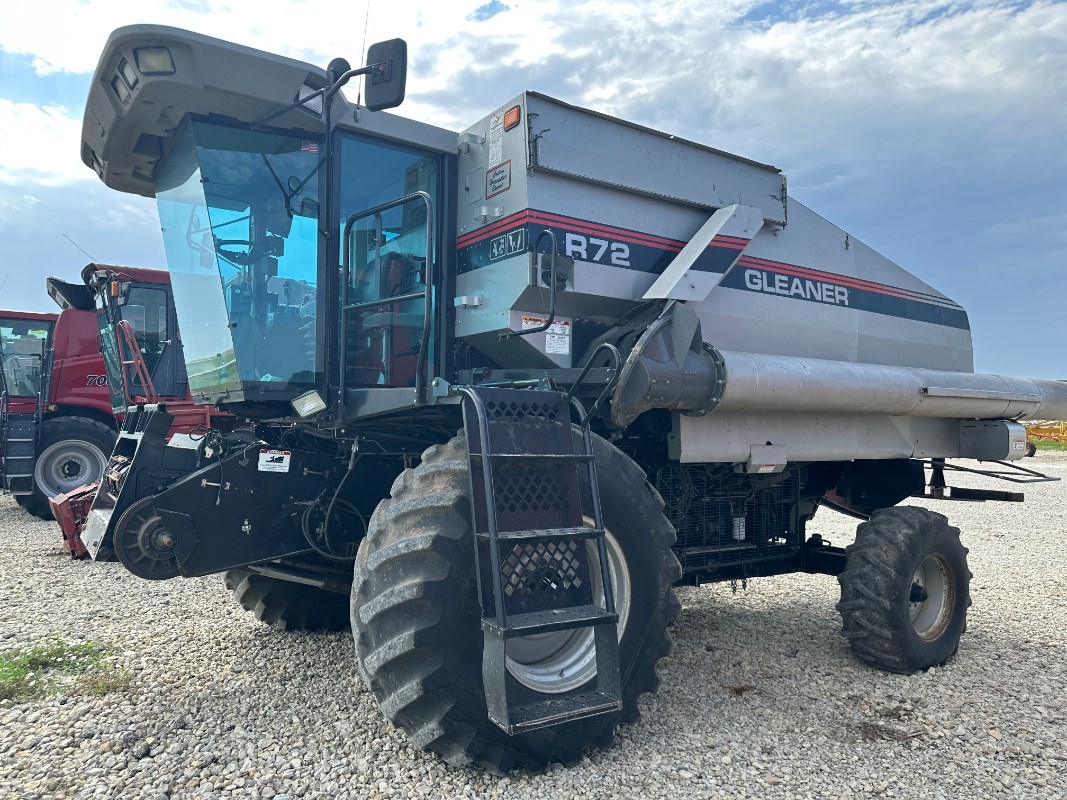 2001 Gleaner R72 Combine For Sale