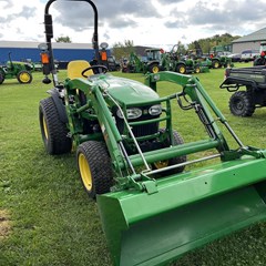 2014 John Deere 2032R Tractor - Compact Utility For Sale