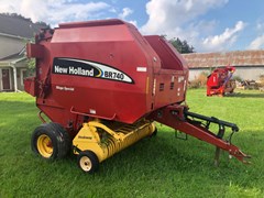 Baler-Round For Sale 2004 New Holland BR740 
