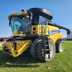 Combine For Sale 2013 New Holland CR7090 