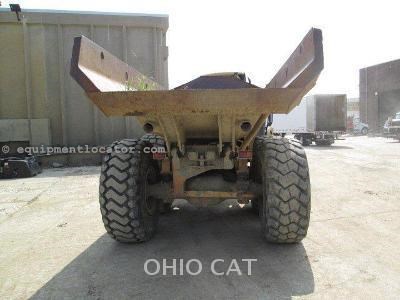 2002 Caterpillar 725 Image 3