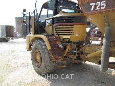 2002 Caterpillar 725 Image 4