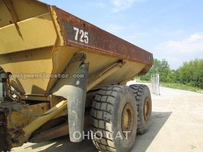 2002 Caterpillar 725 Image 5