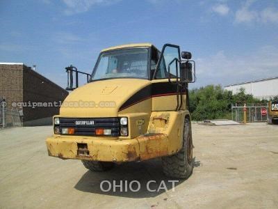 2002 Caterpillar 725 Image 6
