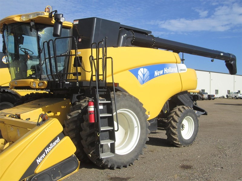 2008 New Holland CR9060 Image 3
