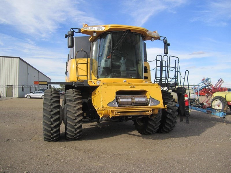 2008 New Holland CR9060 Image 9