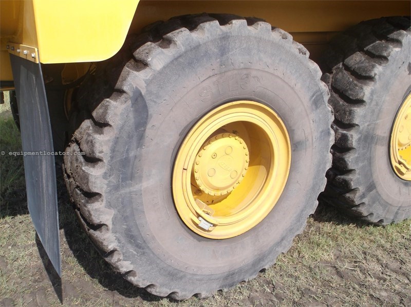 2011 John Deere 250D Image 10