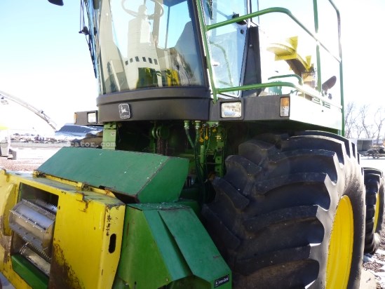 2002 John Deere 6950 Image 5