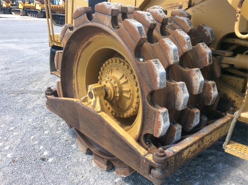 2004 Caterpillar 825G II Image 10