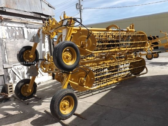 2015 Vermeer R2300 Image 2