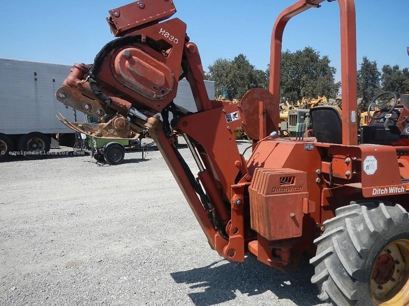 2001 Ditch Witch H830 Image 1