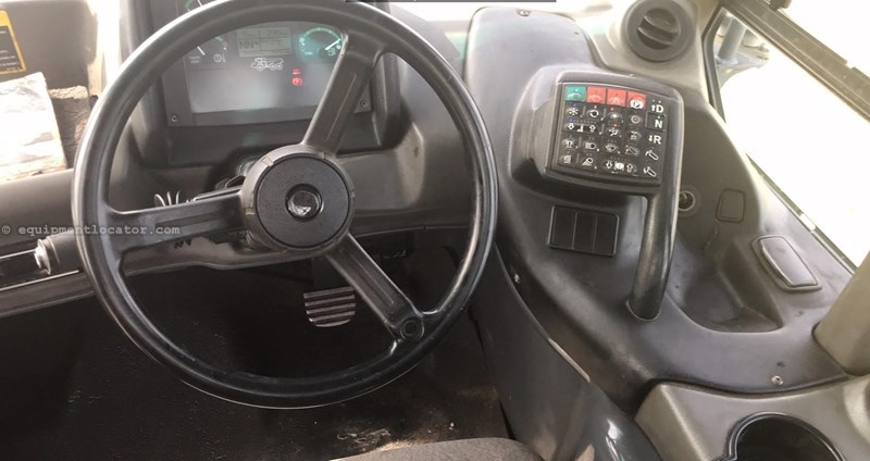 2011 John Deere 250D Image 7