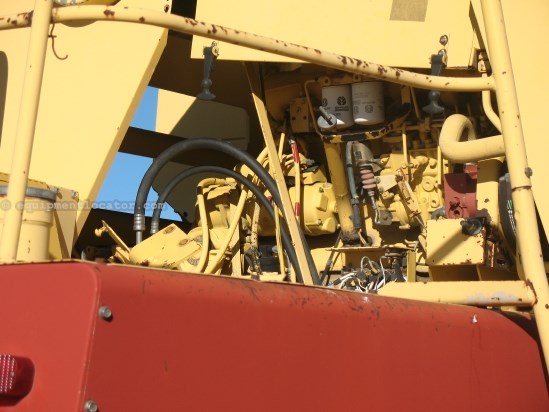 1991 New Holland TR96 Image 4