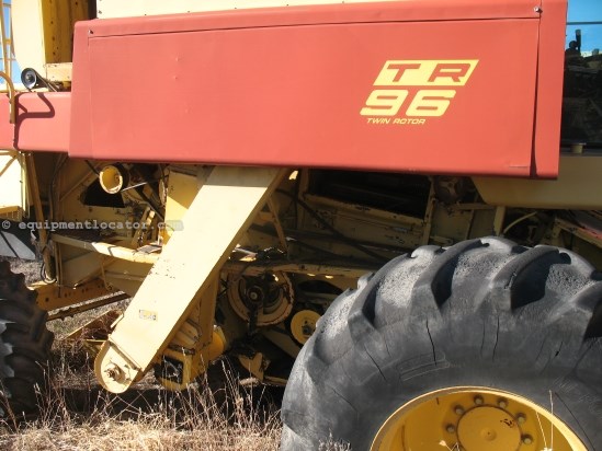 1991 New Holland TR96 Image 5