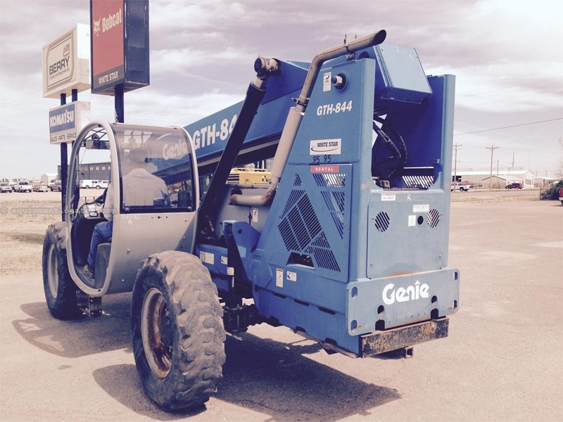 2009 Genie GTH844 Image 2