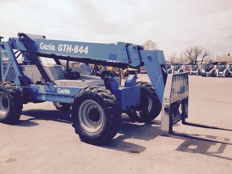 2009 Genie GTH844 Image 4