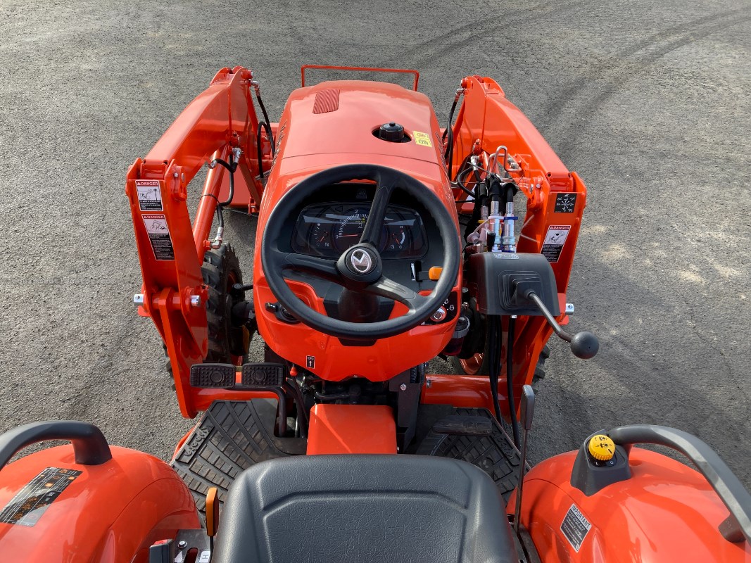2024 Kubota L3302HST ROPS Image 10