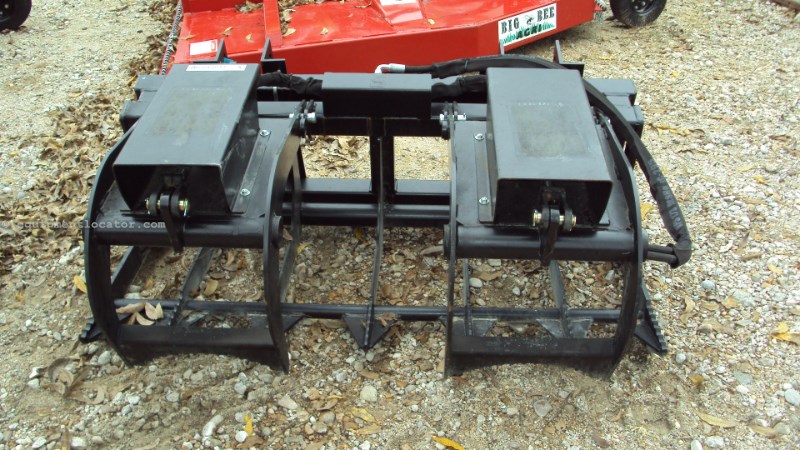 Lucas Universal 5' pin-on twin cyl. grapple Image 1