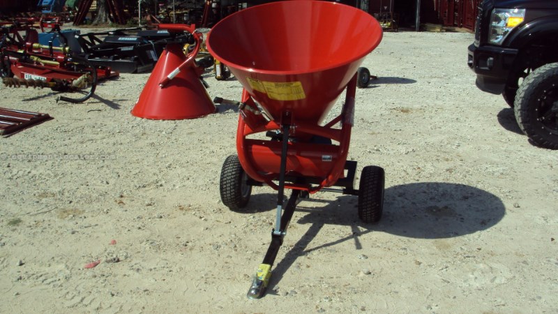 Cosmo Pull behin fertilizer / seed spreader #300 Image 1