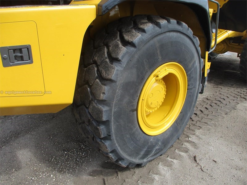 2011 John Deere 250D II Image 10