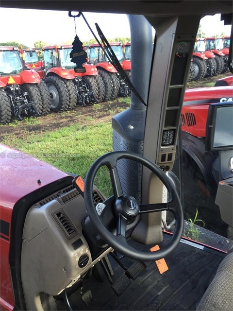 2015 Case IH MAGNUM 240 CVT Image 10