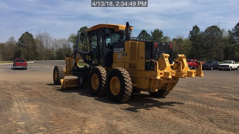 2011 John Deere 672G Image 2