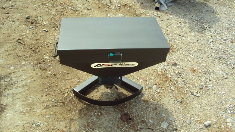 Other New hercules 50lbs. 12v road feeder Image 1