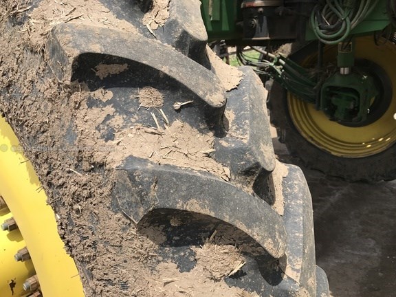 2013 John Deere 4830 Image 9