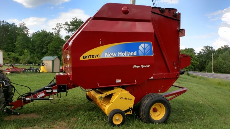 2013 New Holland BR7070 Image 3