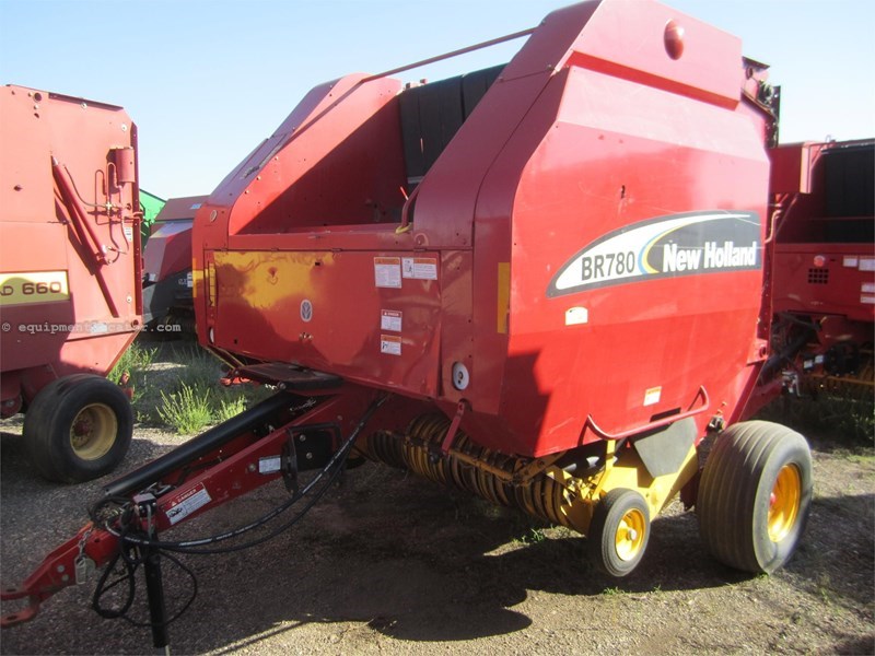 2002 New Holland BR780 Image 1